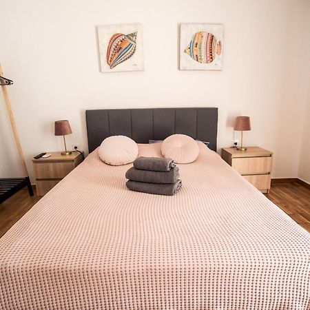 Explore Greece From Comfortable City Centre Apartment Chalkida Bagian luar foto