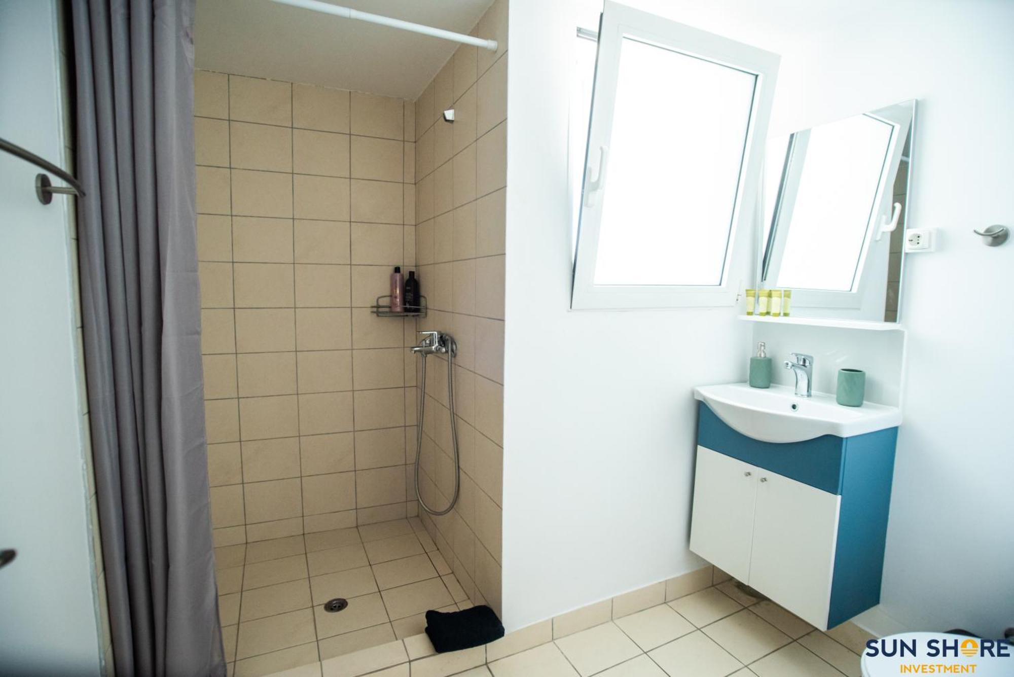 Explore Greece From Comfortable City Centre Apartment Chalkida Bagian luar foto